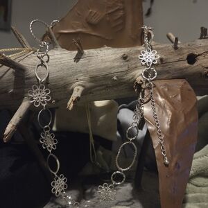 Elegant Silver Floral Chain Bracelet